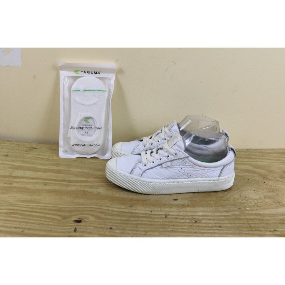 Cariuma Sneakers Womens 7 White Pebble Leather OCA 2 New Organic Socks